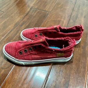 Pull On No Laces Sneakers